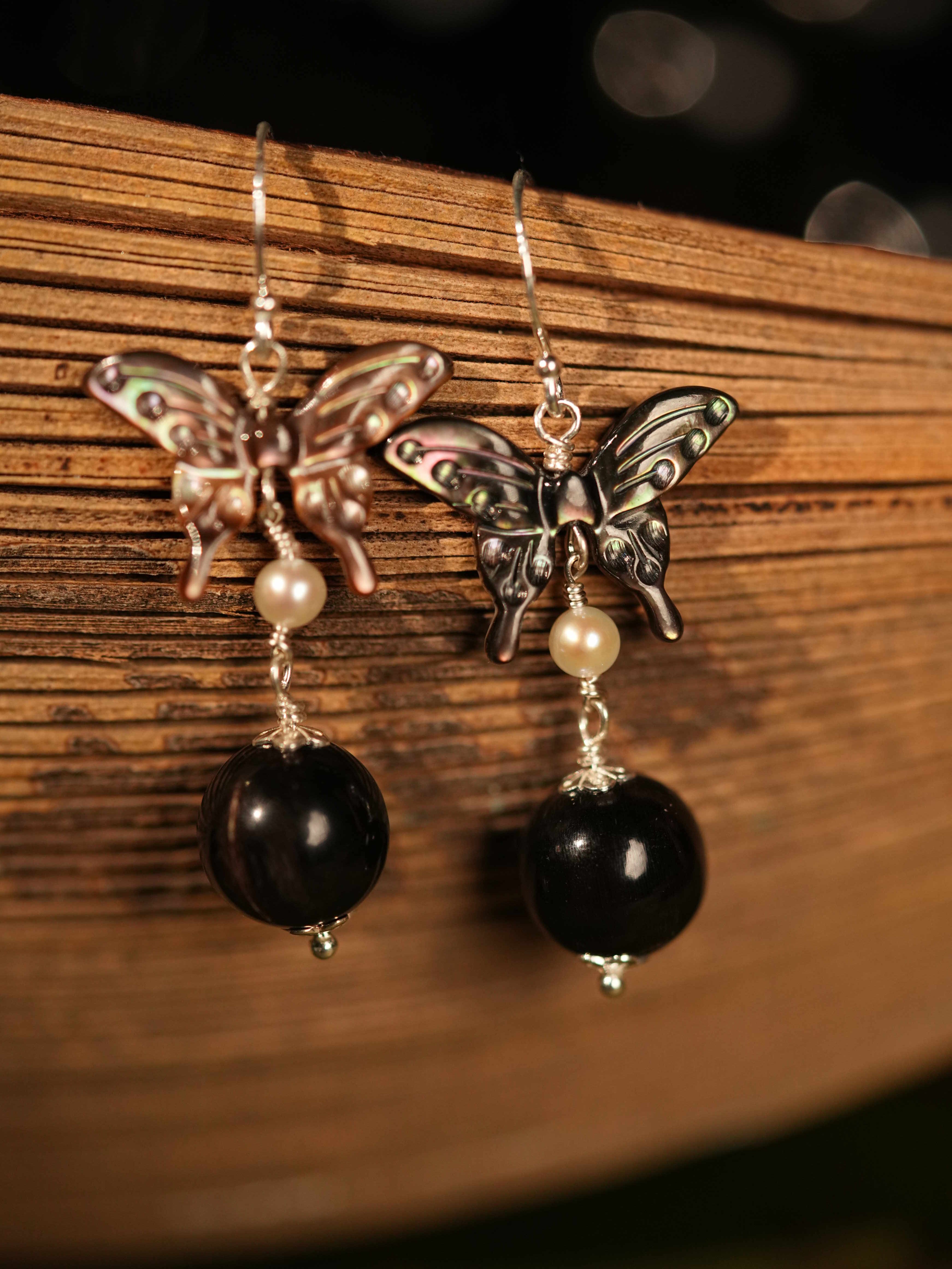 【Midnight Butterfly】Natural Black Butterfly Shell Jewelry with 10mm Ox Horn Beads - Elegant Statement Necklace