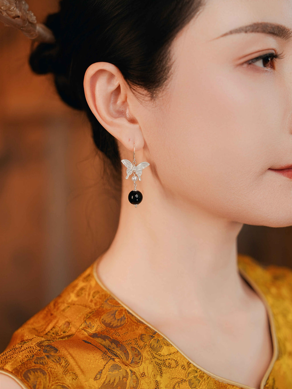 【Midnight Butterfly】Natural Black Butterfly Shell Jewelry with 10mm Ox Horn Beads - Elegant Statement Necklace