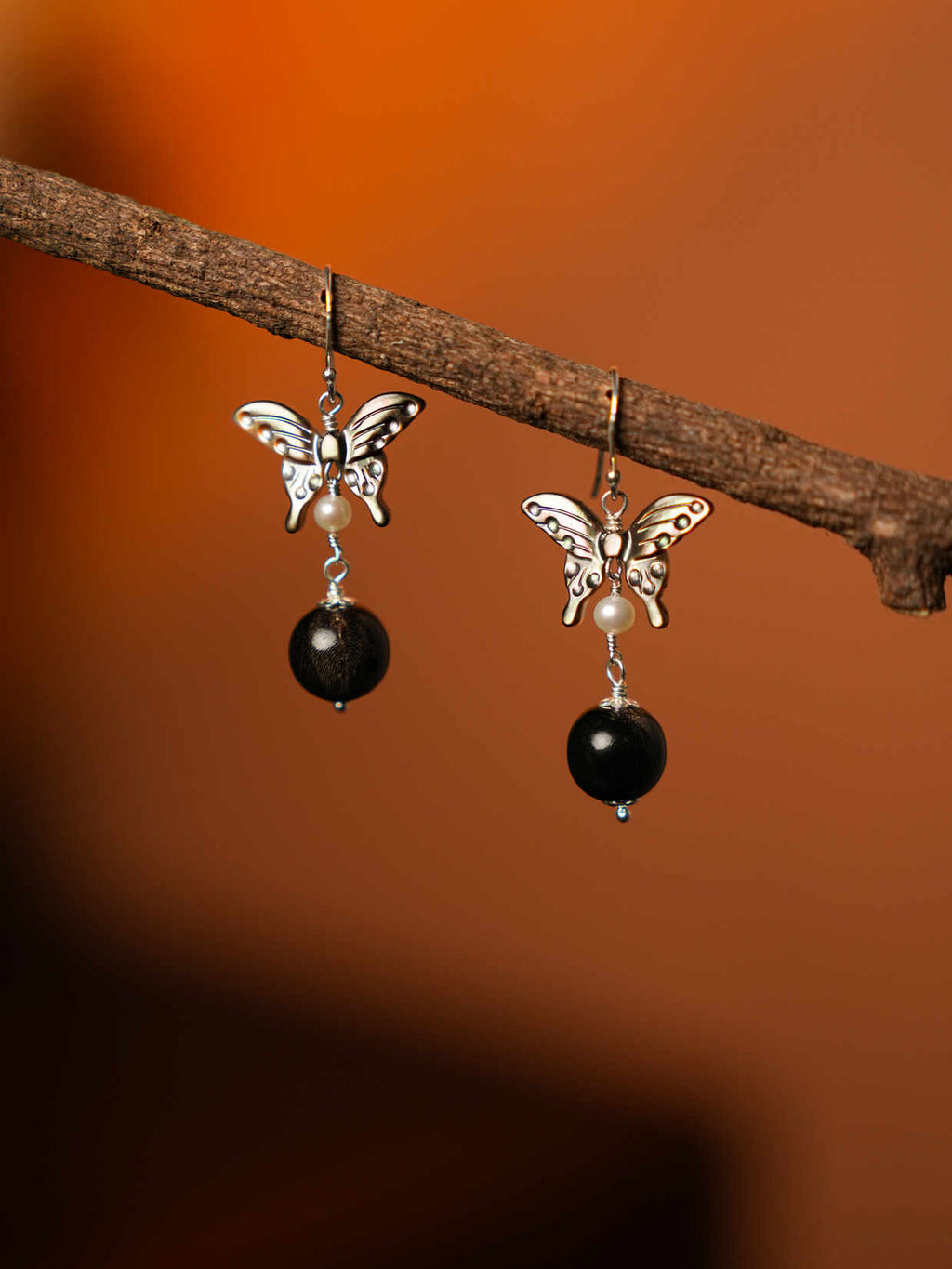 【Midnight Butterfly】Natural Black Butterfly Shell Jewelry with 10mm Ox Horn Beads - Elegant Statement Necklace