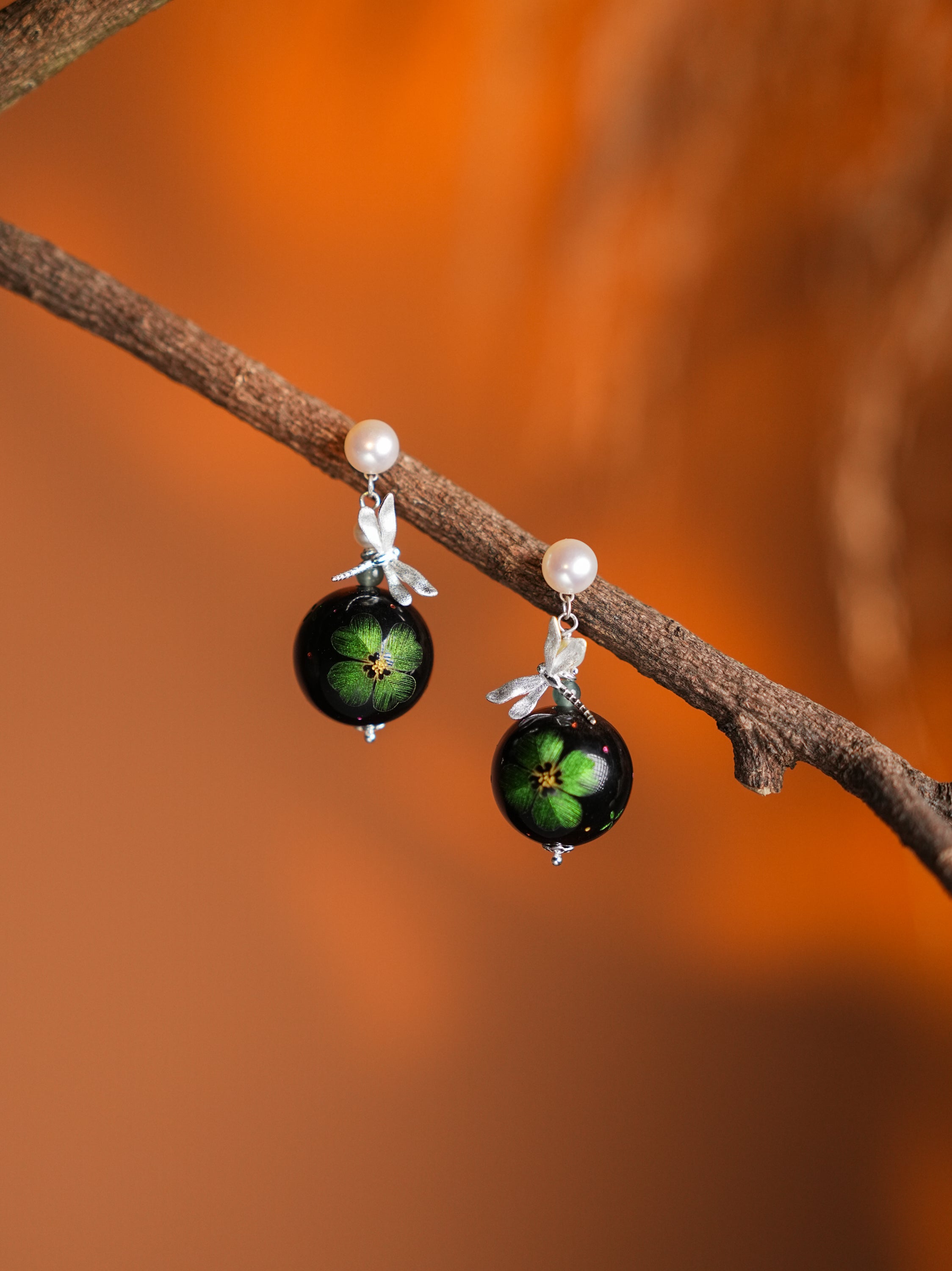 【Xia'an】Gilded Clover Horn Earrings with Pearl Accents