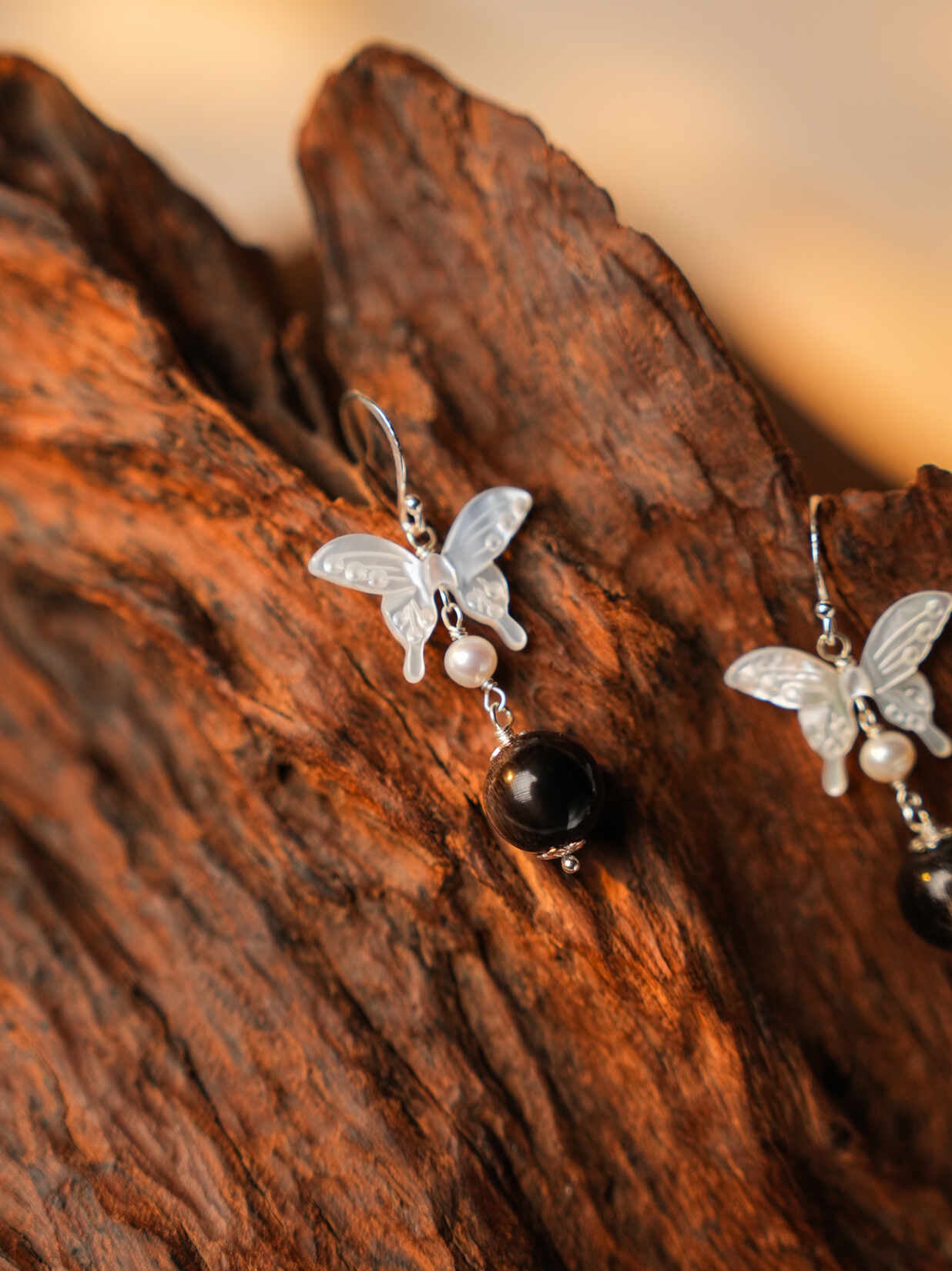 【Midnight Butterfly】Natural Black Butterfly Shell Jewelry with 10mm Ox Horn Beads - Elegant Statement Necklace